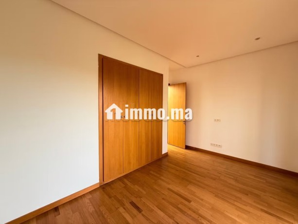 somptueuse-villa-4-chambres-en-location-vide-ou-meublee-a-californie-avec-piscine-et-grand-jardin-casablanca-big-9