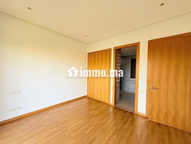 somptueuse-villa-4-chambres-en-location-vide-ou-meublee-a-californie-avec-piscine-et-grand-jardin-casablanca-big-14