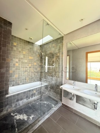 somptueuse-villa-4-chambres-en-location-vide-ou-meublee-a-californie-avec-piscine-et-grand-jardin-casablanca-big-18