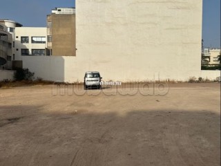 Terrain de 1100 avec double grand façade R3 - Appartement à vendre - Casablanca