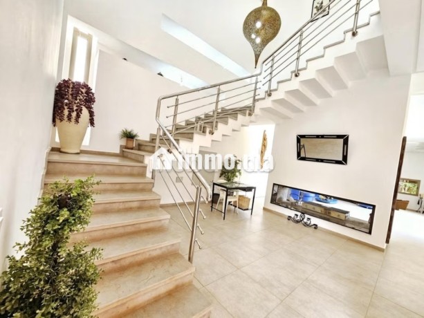 superbe-villa-a-louer-a-route-de-fez-surface-totale-5000-m2-meuble-big-2