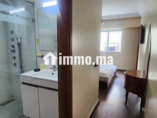 Appartement propre plein Racine avec terrasse - Appartement à louer - Casablanca