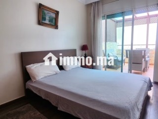 Appartement propre plein Racine avec terrasse - Appartement à louer - Casablanca