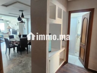 Appartement propre plein Racine avec terrasse - Appartement à louer - Casablanca
