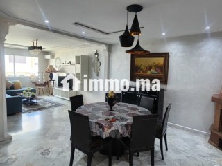 Appartement propre plein Racine avec terrasse - Appartement à louer - Casablanca