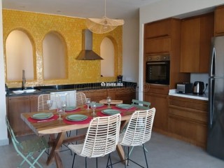 Location d'un appartement à Ennakhil Palmeraie.
Superficie 85 m².
Meublé - Appartement à louer