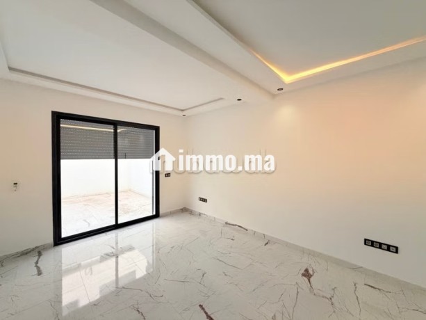magnifique-bureau-en-location-a-1-min-de-cheik-khalifa-de-92-m-big-1