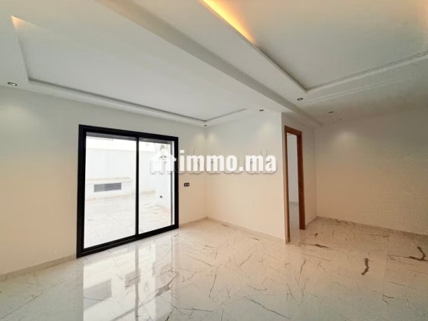 magnifique-bureau-en-location-a-1-min-de-cheik-khalifa-de-92-m-big-2