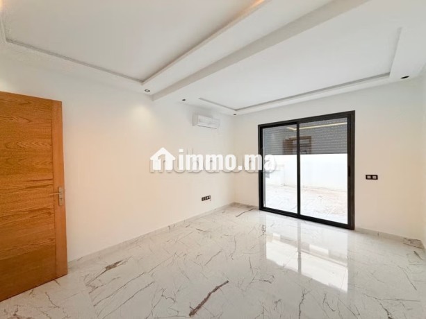 magnifique-bureau-en-location-a-1-min-de-cheik-khalifa-de-92-m-big-3