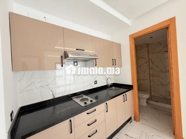 magnifique-bureau-en-location-a-1-min-de-cheik-khalifa-de-92-m-big-5