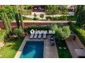 belle-villa-en-location-de-vacances-sur-un-golf-small-6
