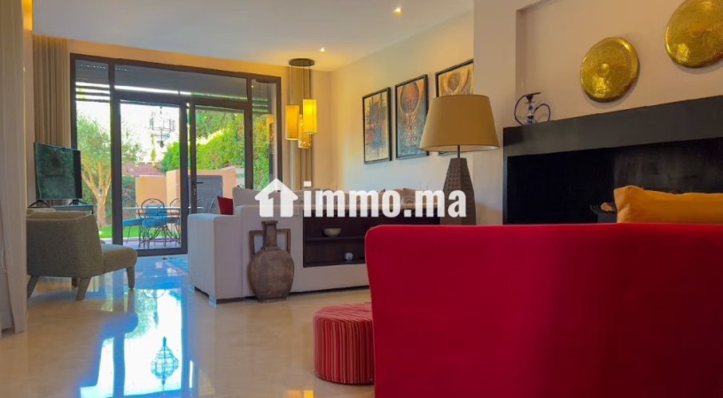 belle-villa-en-location-de-vacances-sur-un-golf-big-0