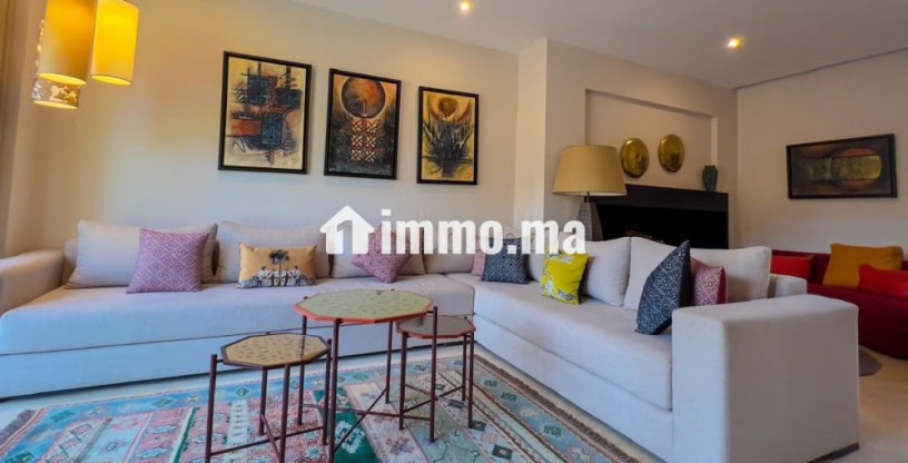 belle-villa-en-location-de-vacances-sur-un-golf-big-1