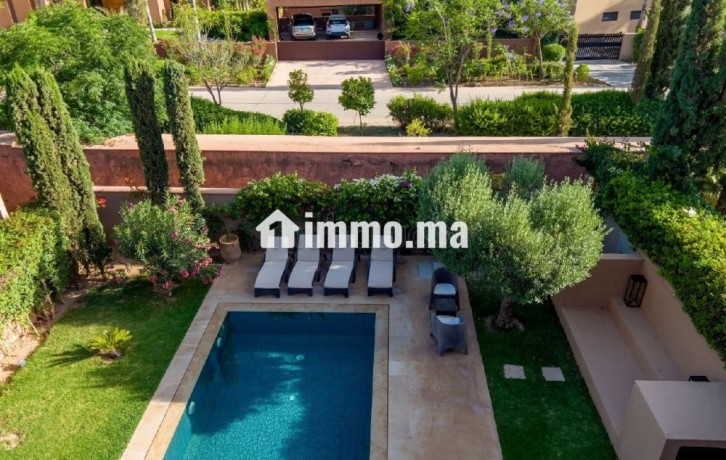 belle-villa-en-location-de-vacances-sur-un-golf-big-6