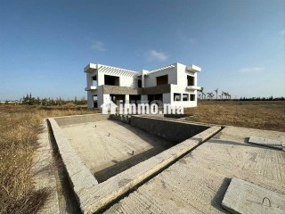ferme-a-vendre-semi-fini-autorise-avec-piscine