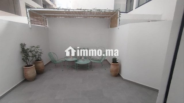 studio-tres-joliment-meuble-maarif-les-princesses-big-0