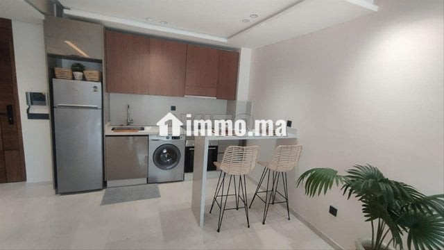 studio-tres-joliment-meuble-maarif-les-princesses-big-2