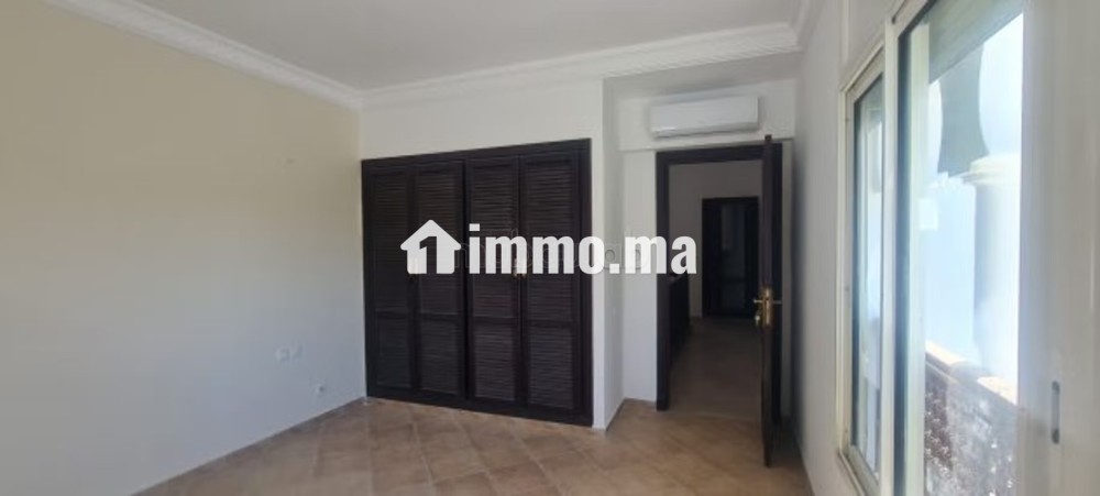 A LOUER Villa avec jardin privé sans vis a vis résidence avec piscine Vue mer - Location Immobilier - Tanger - photo 7