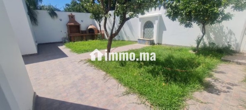 a-louer-villa-avec-jardin-prive-sans-vis-a-vis-residence-avec-piscine-vue-mer-big-8