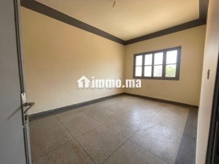 Rez de chaussée villa à louer vide avec jardin privé - Villa à louer