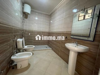 Rez de chaussée villa à louer vide avec jardin privé - Villa à louer