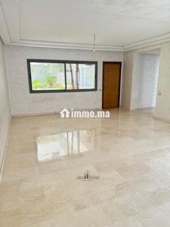 grand-appartement-de-220-m2-entoure-de-terrasses-big-1