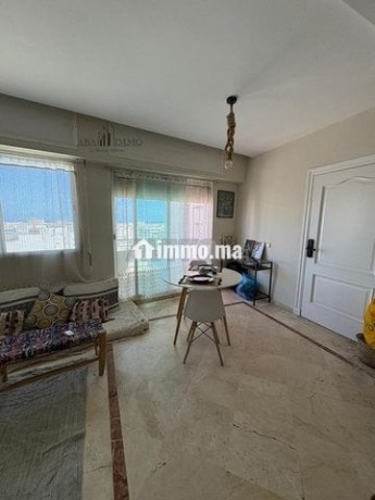 studio-traversant-10-eme-etage-vue-sur-mer-big-6