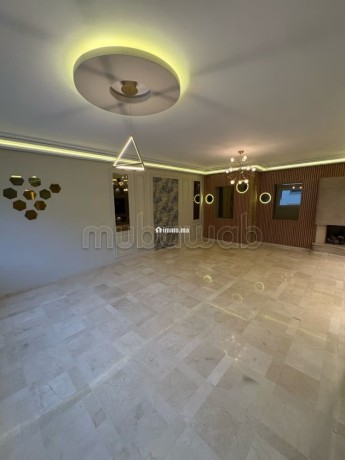 appartement-vide-2chambres-triangle-dor-140m2-big-1