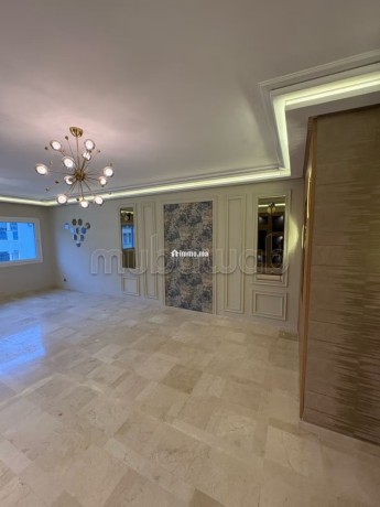 appartement-vide-2chambres-triangle-dor-140m2-big-4