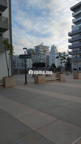 manifique-studio-au-dernier-etage-picine-et-gym-big-9