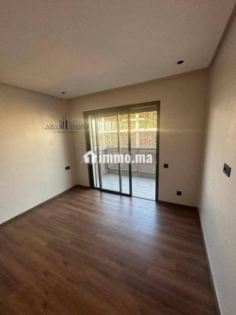 manifique-studio-au-dernier-etage-picine-et-gym-big-3