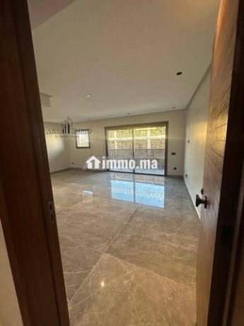 manifique-studio-au-dernier-etage-picine-et-gym-big-4