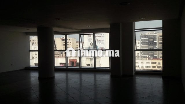 location-dun-plateau-de-bureau-de-120m2-big-0
