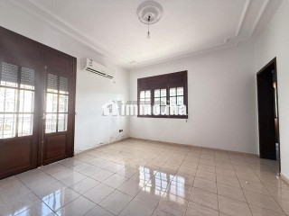 À louer – Villa de 650 m² à Hay Riad, Rabat - Villa à louer - Rabat