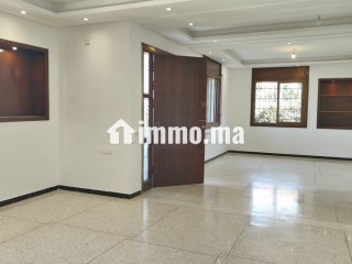 RDC villa 3 chambres salon - Appartement à louer - Casablanca