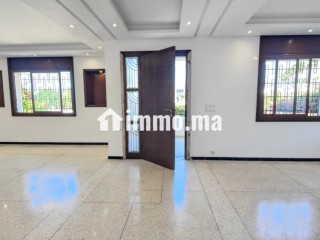 RDC villa 3 chambres salon - Appartement à louer - Casablanca
