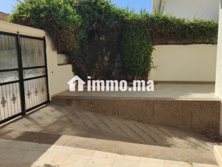 RDC villa 3 chambres salon - Appartement à louer - Casablanca