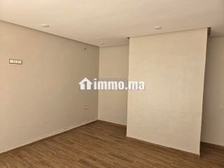 Sarout d'un joli magasin à vendre - Local commercial à vendre - Sale