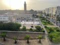 grand-bureau-au-parc-avec-une-belle-vue-degagee-small-0