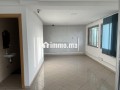 grand-bureau-au-parc-avec-une-belle-vue-degagee-small-3