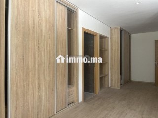 Route zaers villa de 2000 m2 - Villa à louer - Rabat