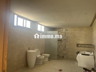Route zaers villa de 2000 m2 - Villa à louer - Rabat