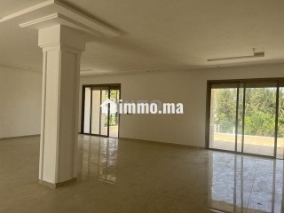 Route zaers villa de 2000 m2 - Villa à louer - Rabat