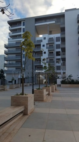 magnifique-studio-vide-au-casablanca-finance-city-big-9