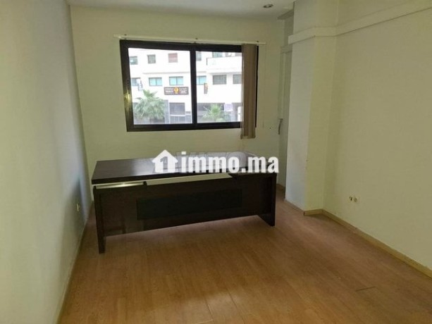 bureau-de-80m2-a-vendre-au-quartier-administratif-big-2