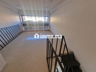 Propriété à louer à Hay Mabrouka. Surface totale 72 m². Porte sécurisée - Maison à louer
