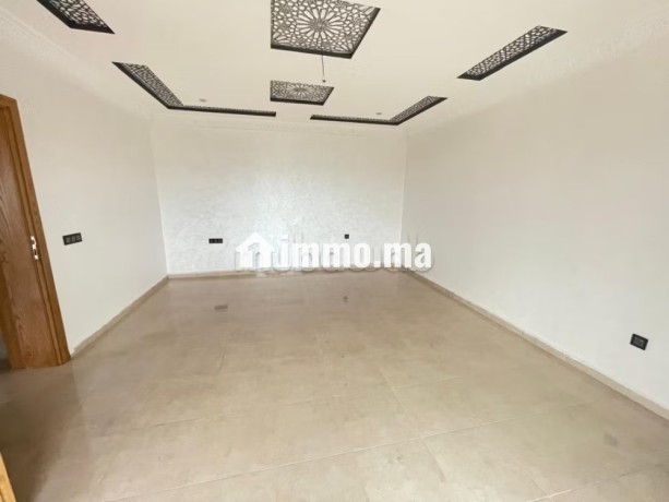 villa-de-400m2-a-louer-neuve-a-iligh-big-4