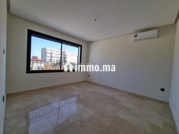 studio-neuf-a-louer-55-m2-sur-oasis-big-3