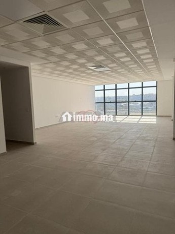 location-bureau-de-82-m2-a-casablanca-big-1