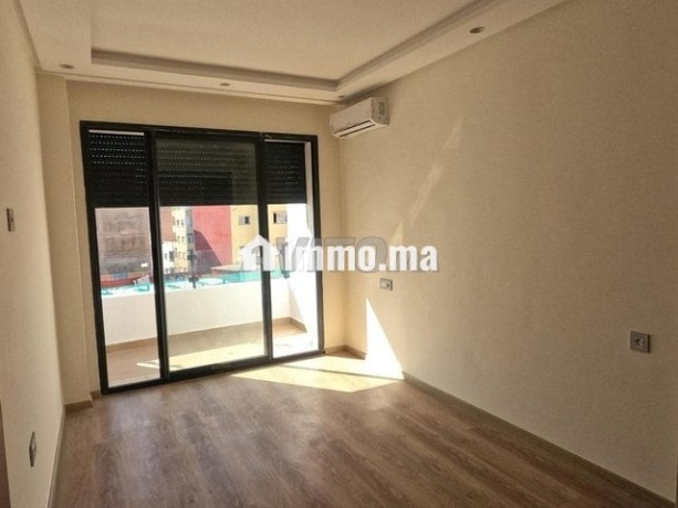 joliment-studio-vide-a-louer-situee-a-maarif-big-1